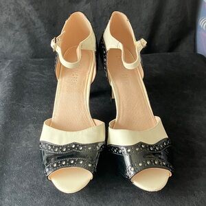 Chelsea Crew Godiva ankle strap peep toe heels black & white wingtip flapper 41